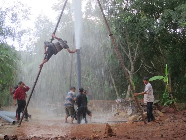 Khoan giếng Anh Dũng